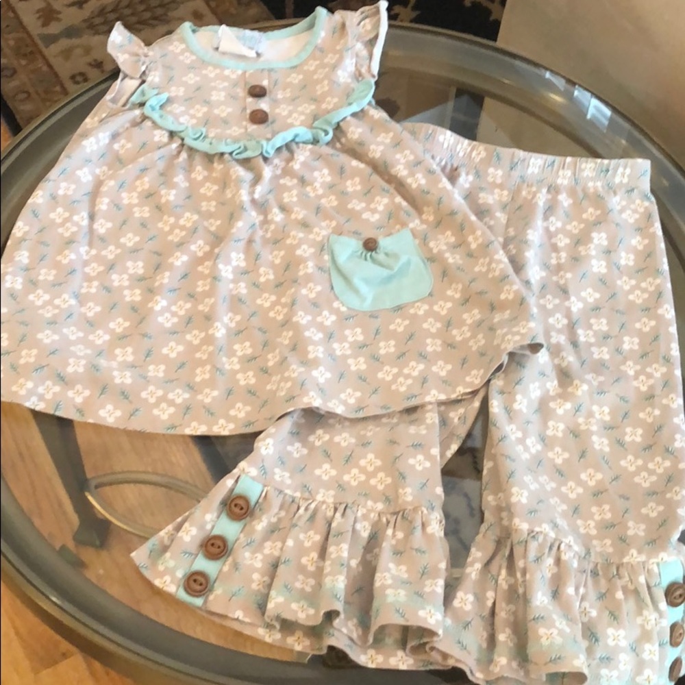2T-3T shrimp and grits top and ruffle pants